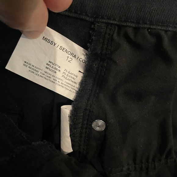 Ladies Gloria Vanderbilt capris Amanda style size 12 black. Has pockets - Picture 4 of 4